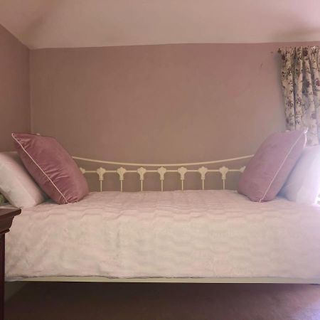 2 Bed Courtyard Apartment At Rockfield House Kells In Meath - Short Term Let Zewnętrze zdjęcie