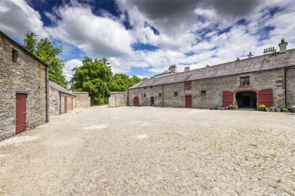 2 Bed Courtyard Apartment At Rockfield House Kells In Meath - Short Term Let Zewnętrze zdjęcie