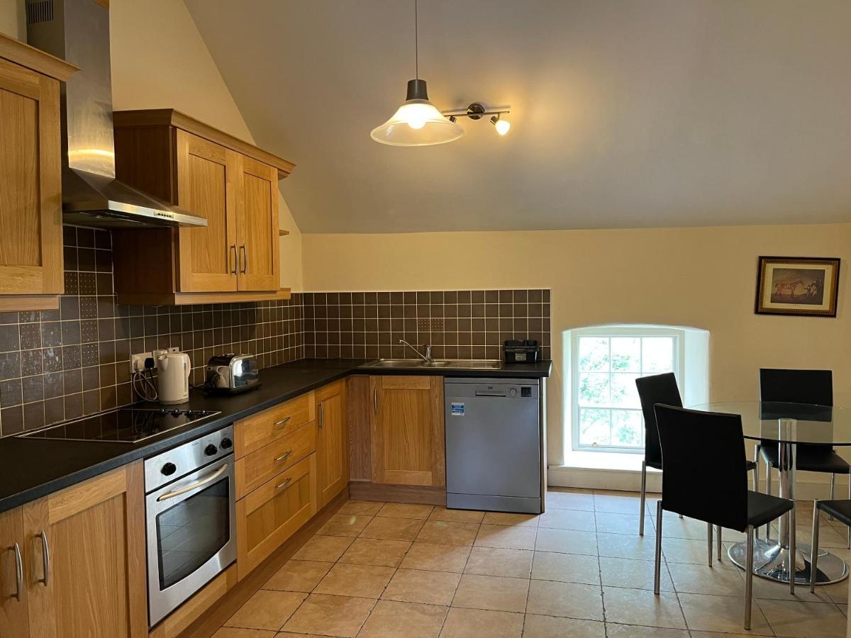 2 Bed Courtyard Apartment At Rockfield House Kells In Meath - Short Term Let Zewnętrze zdjęcie