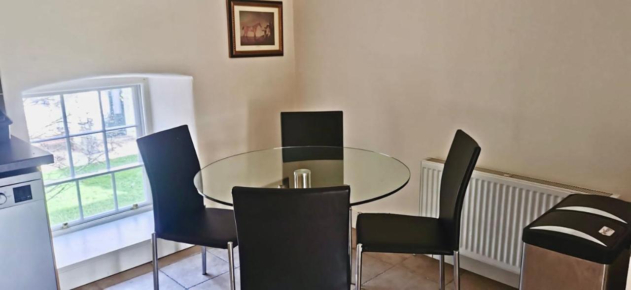 2 Bed Courtyard Apartment At Rockfield House Kells In Meath - Short Term Let Zewnętrze zdjęcie